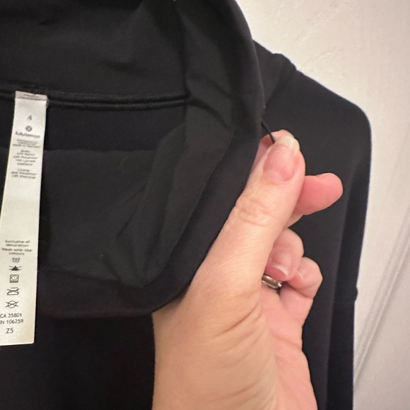 Lululemon Full Flourish Pullover
Black (First Release) - Picture 7 of 10